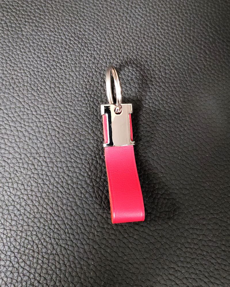 Porte-clefs-cuir-rouge-ofilducuir-maroquinerie-haute-gamme-lyon-mornant Porte clés en cuir rouge accessoire de maroquinerie haute gamme Lyon Ofilducuir