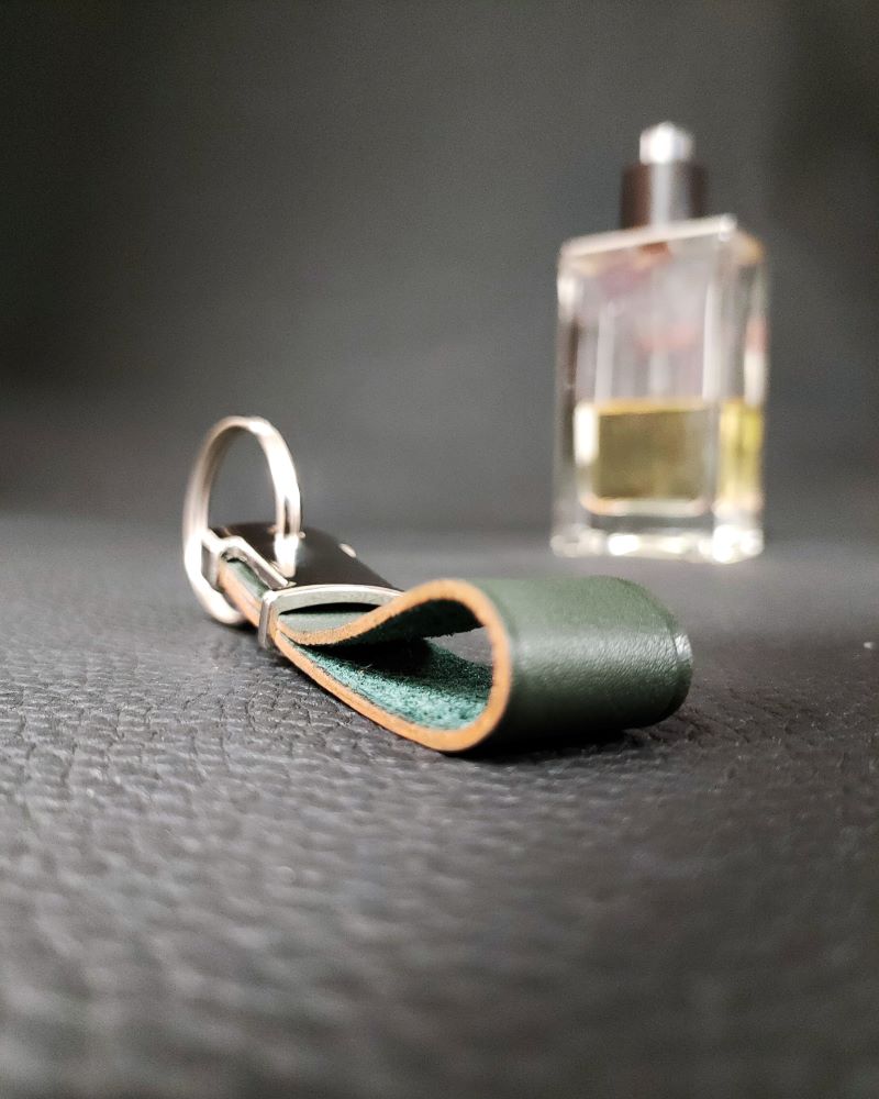 Porte-clefs-cuir-vert-ofilducuir-maroquinerie-lyon-mornant Porte clés en cuir accessoire de maroquinerie Lyon Ofilducuir