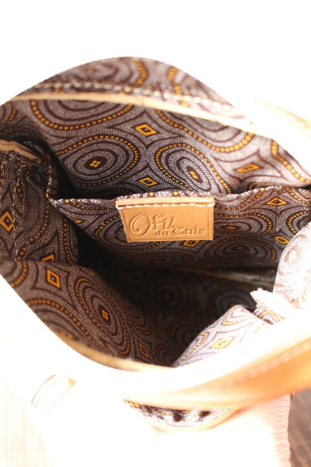 Sac-bandoulire-en-cuir-homme Sac en bandoulière en cuir pour homme intérieur doublé tissu africain