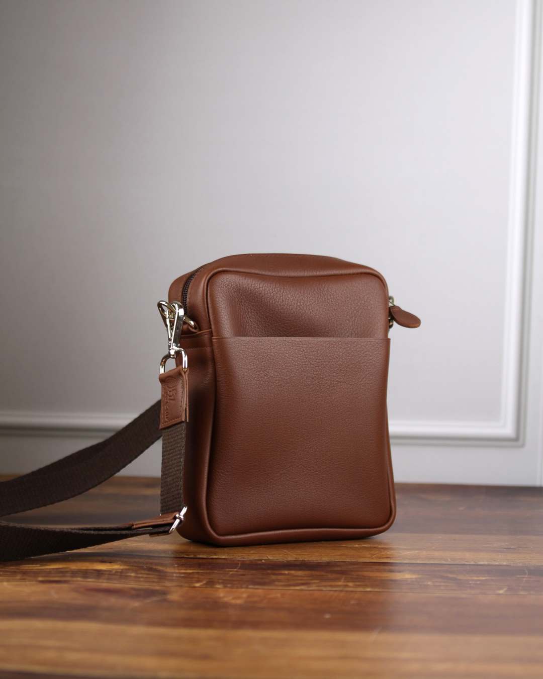 Sacoche-bandoulière-pour-homme-en-cuir Sacoche en cuir marron pour homme : avec bandoulière amovible