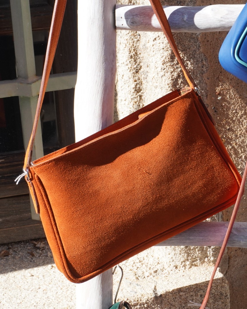 Sac-main-vintage-orange-maroquinerie-femme-ofilducuir Sac à main en cuir de veau velours orange