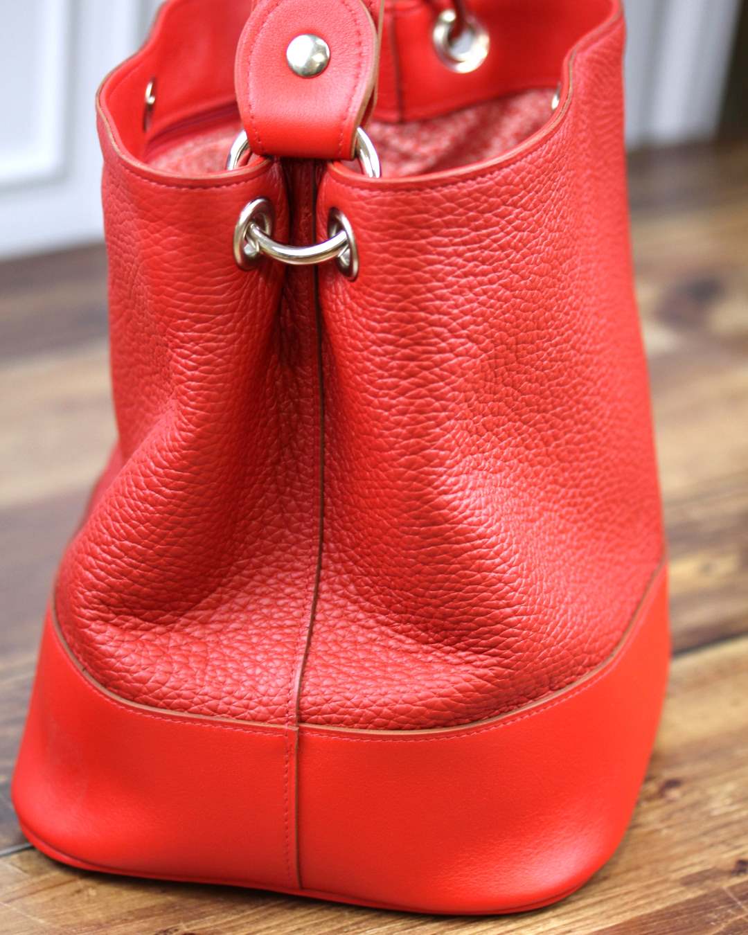 Sac-a-main-rouge-cuir-graine-lisse Sac à main rouge en cuir grainé et lisse
