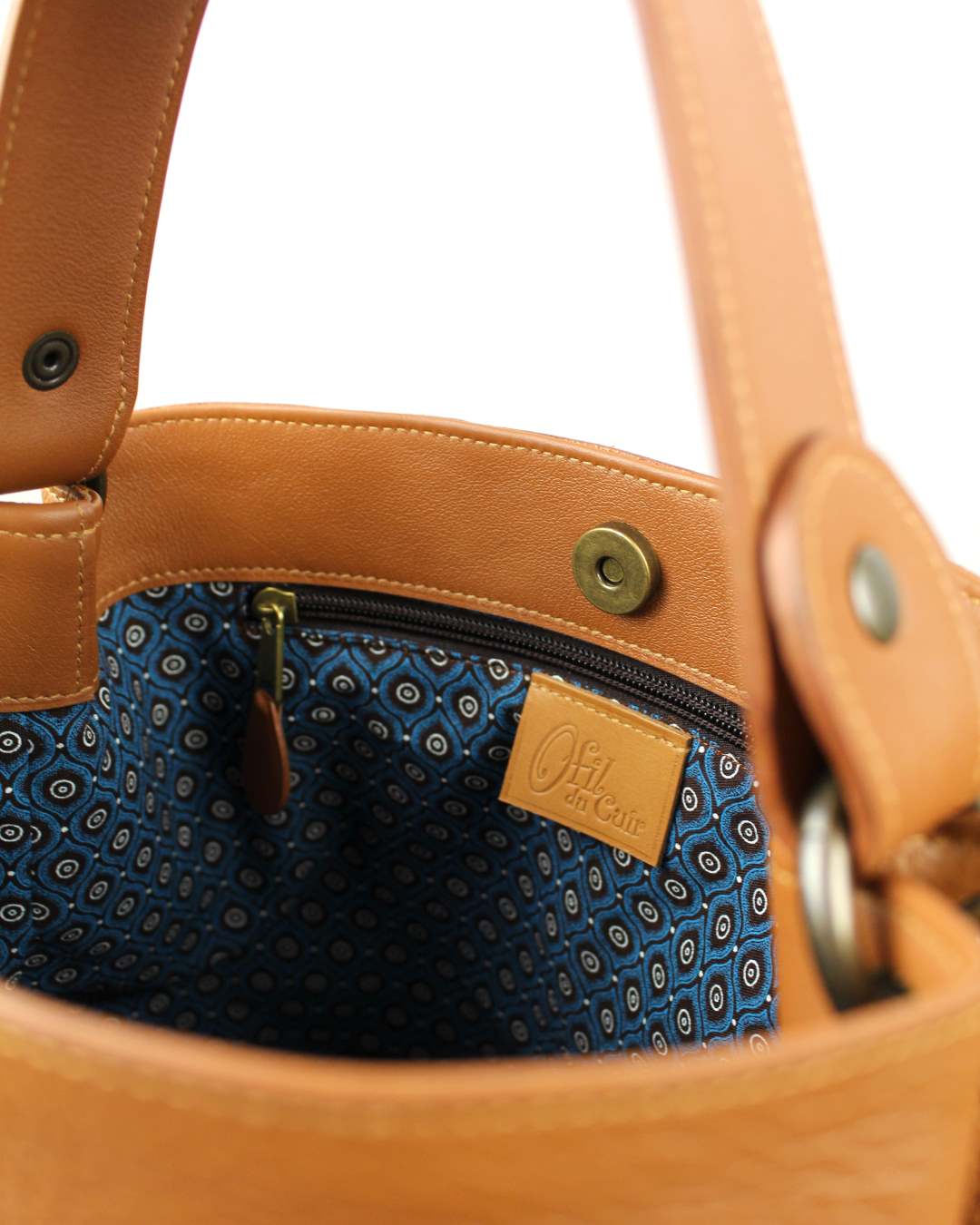 Sac-a-main-Camel-de-createur-en-cuir Sac à main Camel en cuir pleine fleur fait à la main doublé avec un tissu africain