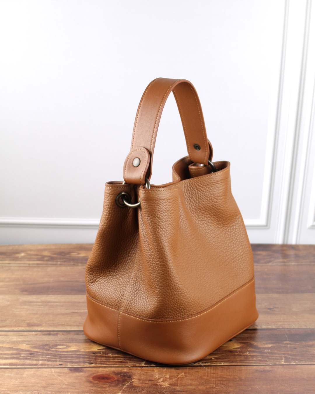 Sac-a-main-Camel-de-createur Sac à main Camel de créateur lyonnais en cuir pleine fleur grainé