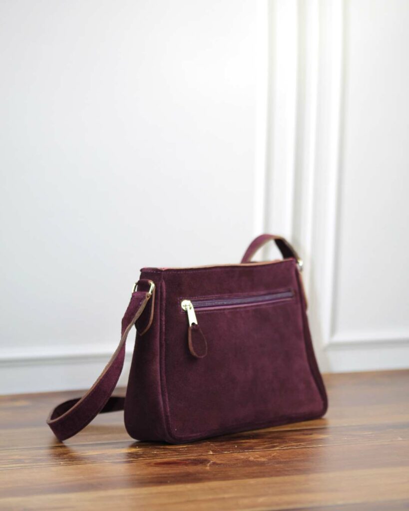 Sac épaule en cuir Lily, avec sa bandoulière : cuir velours aubergine