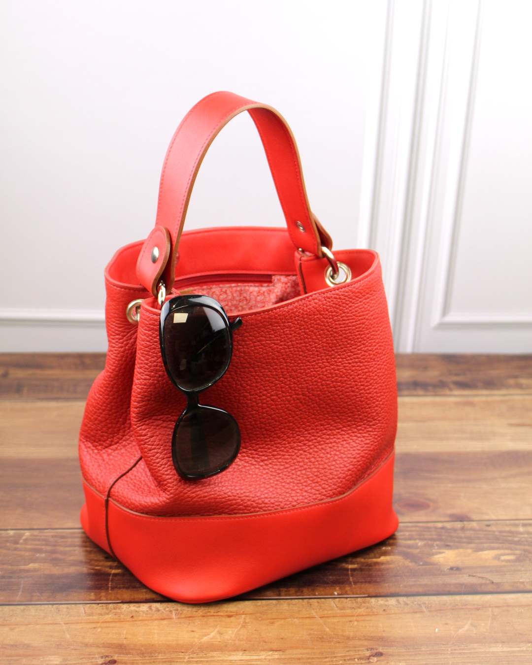 Sac-seau-rouge-cuir-veritable Sac seau rouge en cuir véritable