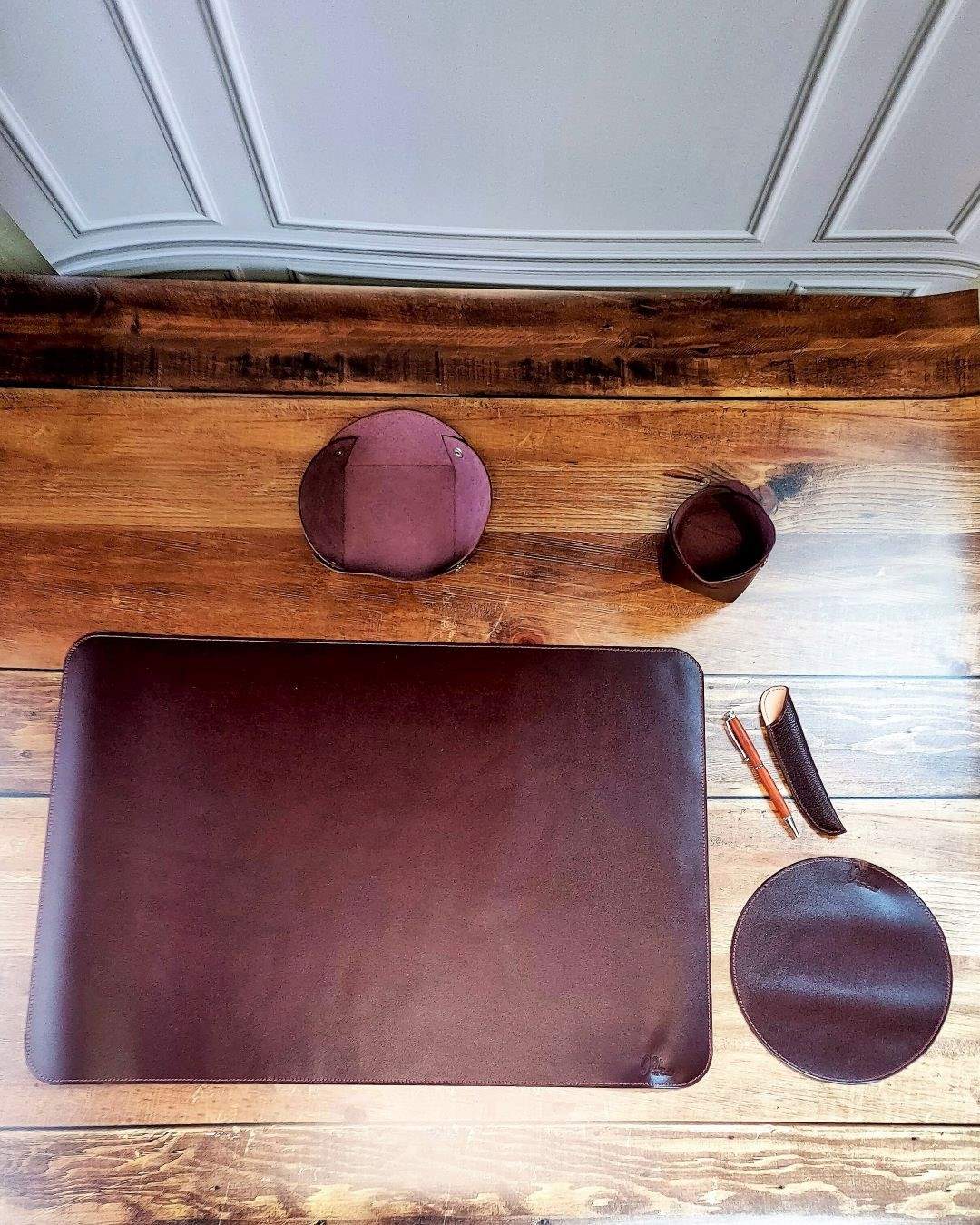 sous-main-cuir-ofilducuir-bordeaux Sous main en cuir pleine fleur bordeaux pour mettre sur son bureau