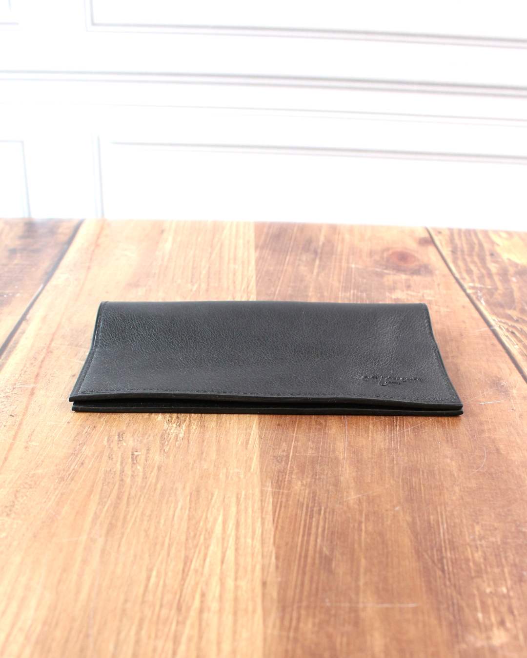 Porte-chéquier-cuir-noir Porte chéquier en cuir noir format horizontal