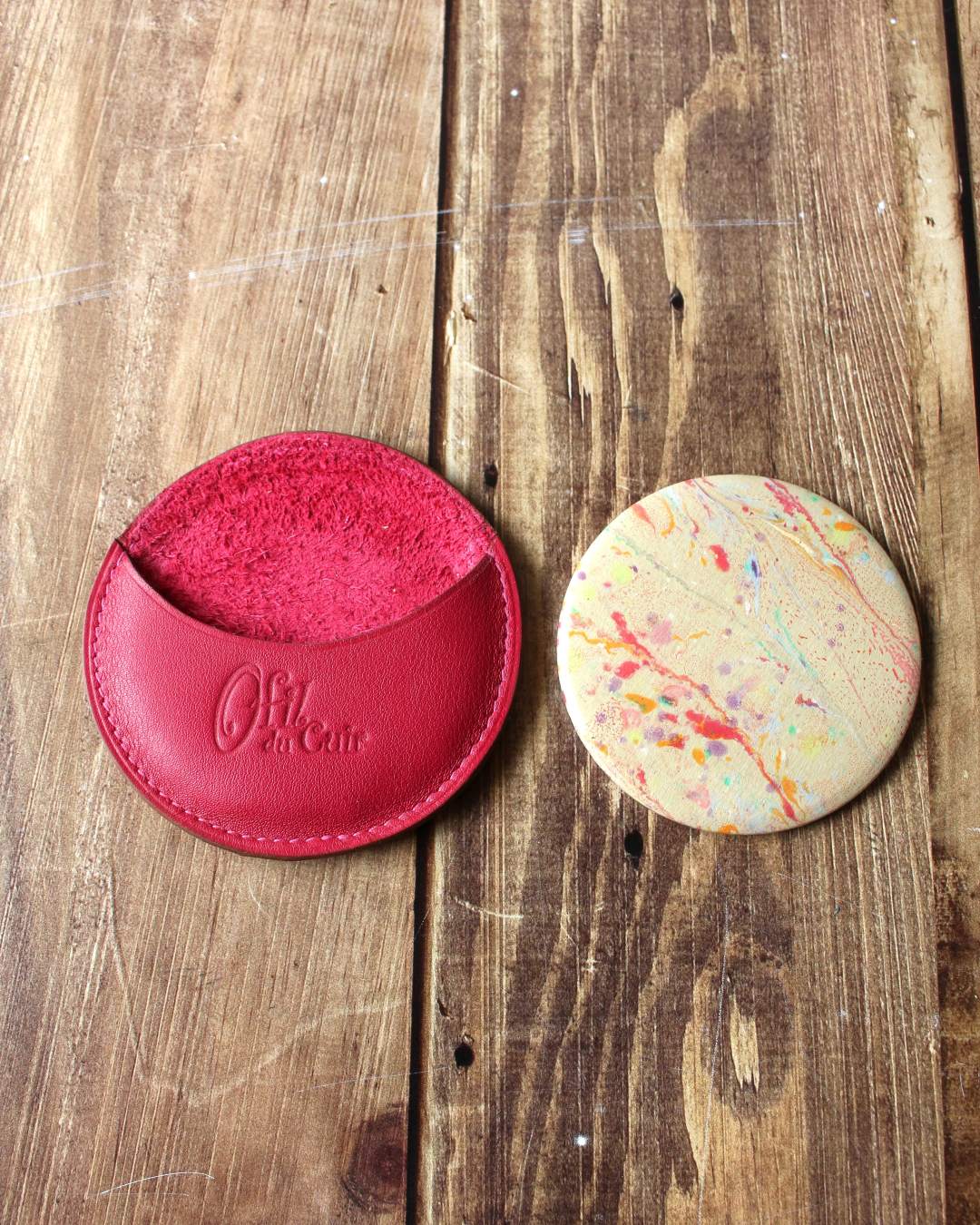 Miroir-rond-fuchsia-papier-japonais Miroir rond en papier japonais avec étui en cuir fuchsia